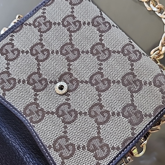 Gucci SOLD wallet with gold. in very very good condition π β€οΈ π π π π - Picture 11 of 17